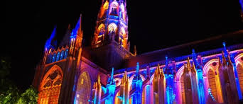 Jeux de lumières de nuit sur la Cathédrale de Bayeux